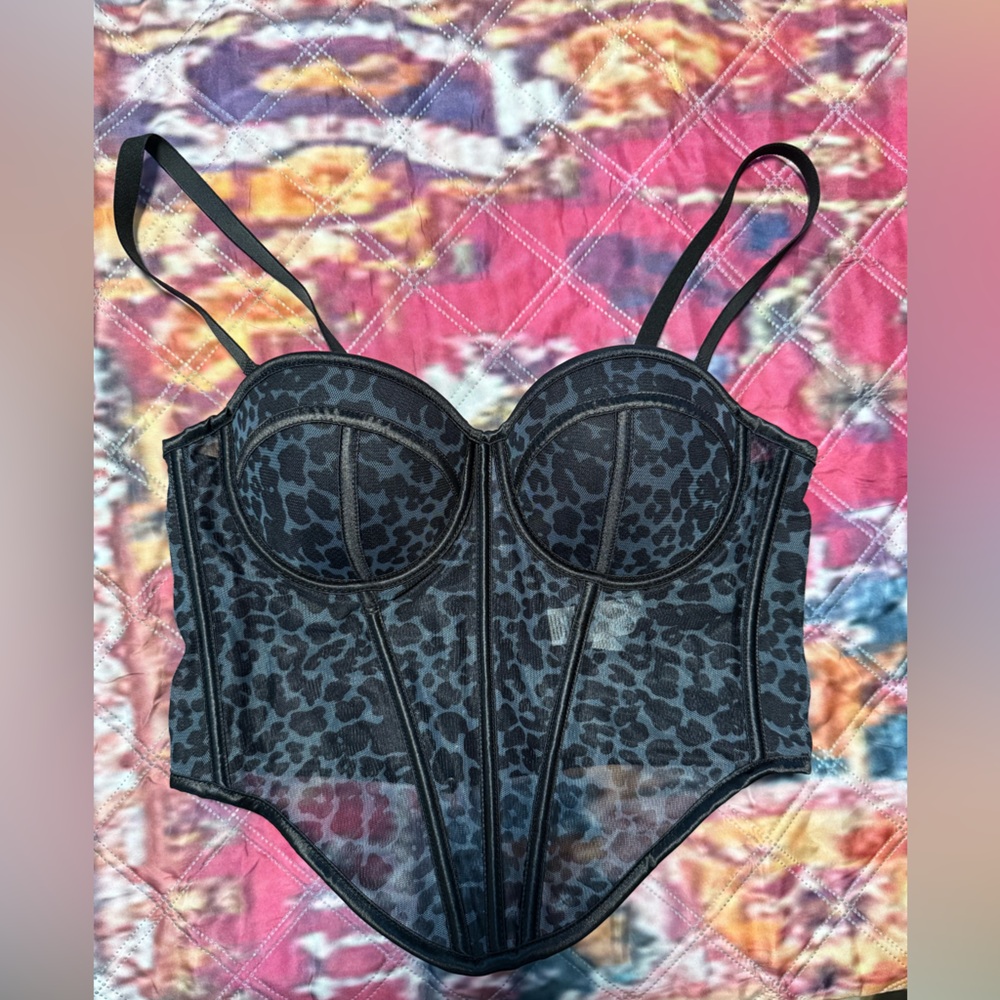 SHEIN Black Leopard Print Crop Top